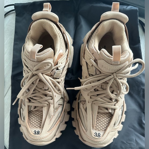 BALENCIAGA WOMEN'S TRACK SNEAKER RECYCLED SOLE IN BEIGE - Picture 3 of 11
